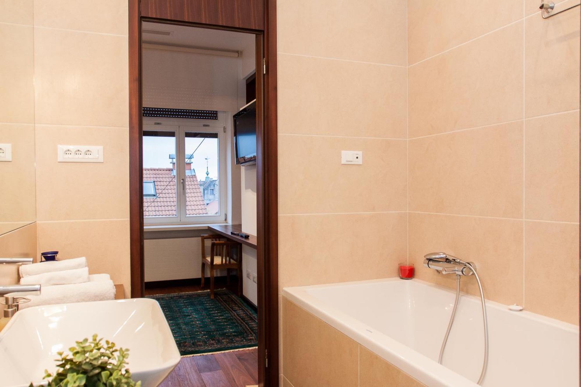 Centroom Apartments Загреб Екстериор снимка
